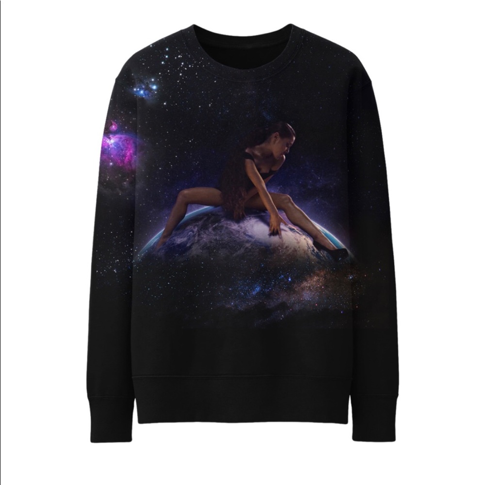 ❌SOLD❌ Ariana Grande GIAW Globe Crew